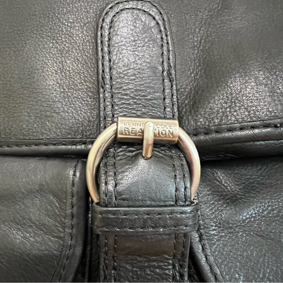 Kenneth Cole Black Leather Backpack Turnlock Buckle Details - Picture 4 of 14